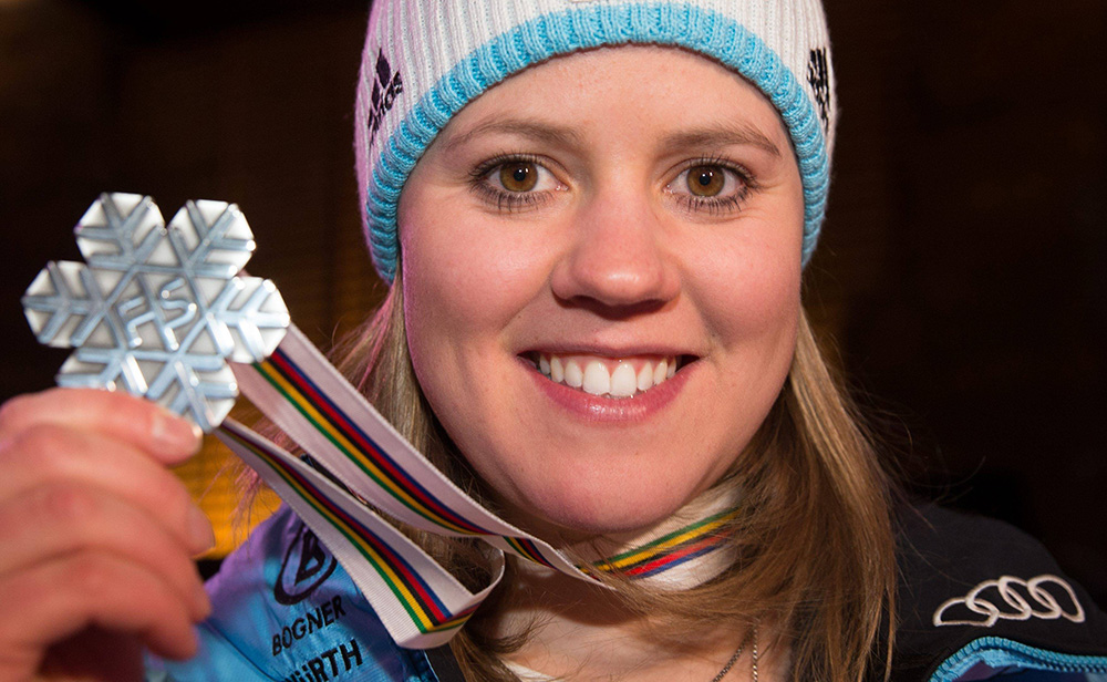 12.02.2015, Solaris Placa, Vail, USA, FIS Weltmeisterschaften Ski Alpin, Damen, Riesenslalom, Fototermin In Der Audi Lounge, Im Bild Viktoria Rebensburg (GER, 2. Platz) // Second Placed Viktoria Rebensburg Of Germany During A Photocall After Ladie S Giant Slalom Of FIS Ski World Championships 2015 Held At The Audi Lounge In Vail, United States On 2015/02/12. PUBLICATIONxNOTxINxAUT EX_GRO
12 02 2015 Placa Vail USA FIS World Championships Ski Alpine Women Giant Slalom Photo Call In The Audi Lounge In Picture Viktoria Vine Castle Ger 2 Square Second Placed Viktoria Vine Castle Of Germany During A Photo Call After Ladie S Giant Slalom Of FIS Ski World Championships 2015 Hero AT The Audi Lounge In Vail United States ON 2015 02 12 PUBLICATIONxNOTxINxAUT